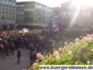 Sonderangebot: Die Massen warten vor dem Gänseliesel - es sind jetzt schon gut über Tausend Schüler von Pressefoto