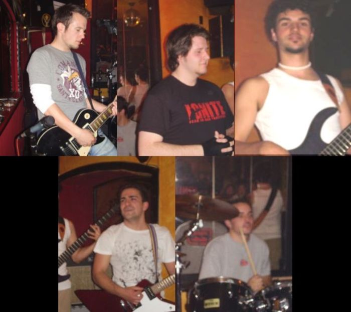 Porth , 2007 © Panoramafoto von der Göttinger Band "Scad"<br />
- 1. Reihe von links nach rechts:  Johannes Mühlhausen an der Gitarre, Sebastian Ruhl am Gesang, Pascal Muñoz am Elektro-Bass.<br />
- 2 Reihe von links nach rechts: Paul Kuhn an der Gitarre, Pablo Muñoz am Schlagzeug.