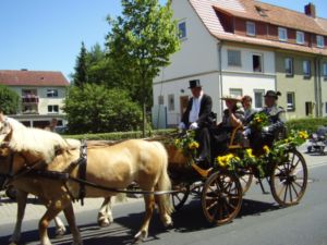 Porth 2006 © Den Schützenumfzug führte der Oberbürgermeister in der Kutsche an.