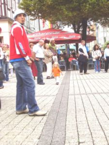 Porth , 2006 © Manchen inspirierte die fröhliche Sommer-Musik zum Mitsingen.