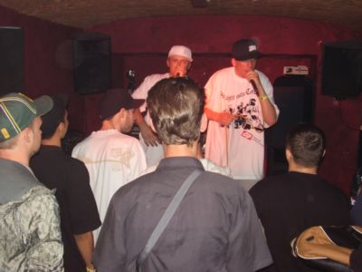 Porth , 2007 © Publikum hatte der Rapper Nariman eher wenig. Dies kann aber auch an der fehlenden Klientel in Göttingen liegen - denn üblicherweise kommen viele Hiphop-Freunde aus dem Dunstkreis benachteiligter Randgruppen der Gesellschaft. Die Texte Narimans haben viel mit Rebellion und Aufbegehren zu tun.