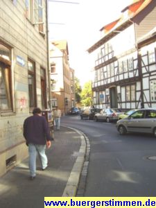 Pressefoto: Porth , 2007 © Die Kurve am Ende der Jüdenstraße ist das Nadelöhr, wenn man die Jüdenstraße für den Radverkehr entgegen der Einbahnstraße freigeben will.    Könnte eine Ampel Abhilfe schaffen?