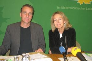 Pressefoto: Pressefoto , 2007 © Sylvia Kotting-Uhl (Grüne, Bundestag) und Stefan Wenzel (grüner Fraktionsvorsitzen, Landtag) der, sprechen sich gegen die Schließiung von ASSE II nach dem Bergrecht aus.