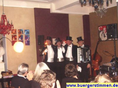 Pressefoto: http://www.buergerstimmen.de/ , 2008 © Auch nach der zweiten Zugabe gab es kräftigen und anhaltenden Applaus für Grammpophon & Schellack