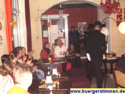 Pressefoto: http://www.buergerstimmen.de/ , 2008 © Nach der dritten Zugabe hatten sich Musiker ihren Feierabend glorreich verdient