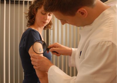 Pressefoto: , 2008 © Vorsorgeuntersuchung für Hautkrebs kann ab Juli aus Krankenkassenkarte erfolgen