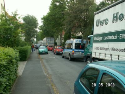 Pressefoto: http://www.fdp-goettingen.de/ , 2008 © Ob Lastentaxi oder Behindertentransporte - der Akazienweg ist voll.
