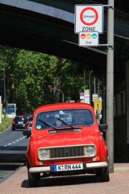Pressefoto: Pressefoto , 2008 © Renault 4 oder Renault 5 der ersten Generation können mit Katalysator nachgerüstet werden und erhalten so eine Umweltplakette.