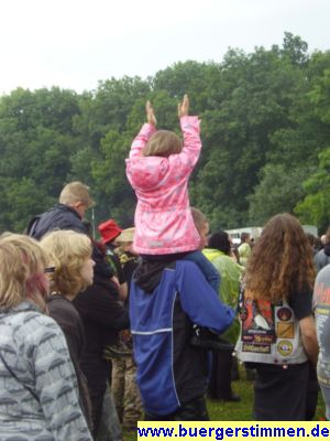 Pressefoto: http://www.buergerstimmen.de/ , 2008 © Solche jungen Zuschauer waren eher die Ausnahme, aber sie hatten ihren Spass und die Lautstärke war achmittags noch erträglich