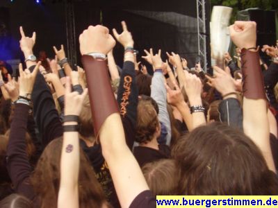 Pressefoto: http://www.buergerstimmen.de/ , 2008 © Abfeiern beim RockHarz-Festival