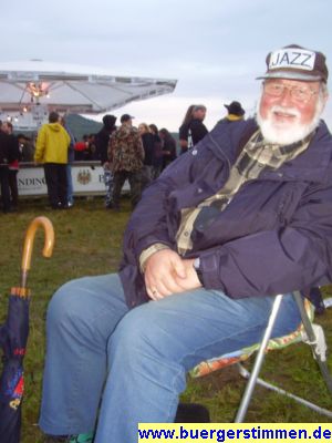 Pressefoto: http://www.buergerstimmen.de/ , 2008 © Auch die Osterorder Jazzfreunde waren auf dem Festival vertreten. Der Jazzfreund hatte den garantiert einzigen Stuhl auf dem Festival übrigens selbst mitgebracht.