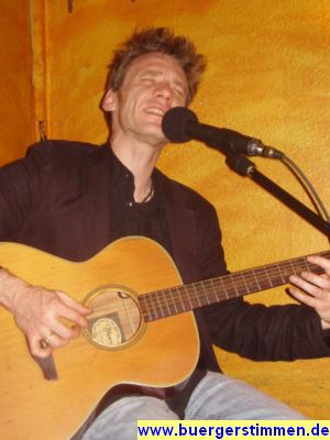 Pressefoto: http://www.buergerstimmen.de/ , 2008 © Sven Panne an der Gitarre