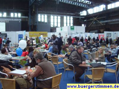 Pressefoto: http://www.buergerstimmen.de/ , 2009 © Der Marktplatz wurde von den Besuchern für eine kurze Pause gern genutzt.jpg