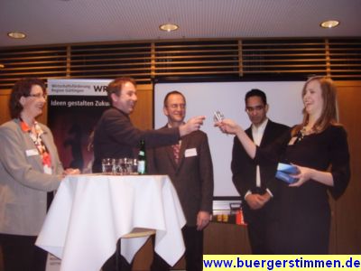 Pressefoto: http://www.buergerstimmen.de/ , 2009 © Die Erfinder erzählten von ihren Erfahrungen und den positiven Wirkungen des Innovationspreises. Es moderierte Stephanie Kleine von der WRG.jpg