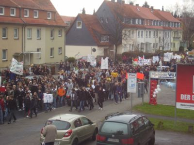 Pressefoto: http://www.buergerstimmen.de/ , 2009 © Die Demo für eine Gesamtschule und gegen das Abitur nach 12 Jahren an den Gesamtschulen.JPG