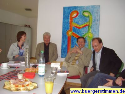 Pressefoto: Porth , 2009 © In gelöster Stimmung wurde von Frau Behrens, Herrn Faber, Herrn Void und Herr Müller das aktuelle Programm für die Nacht der Kultur präsentiert