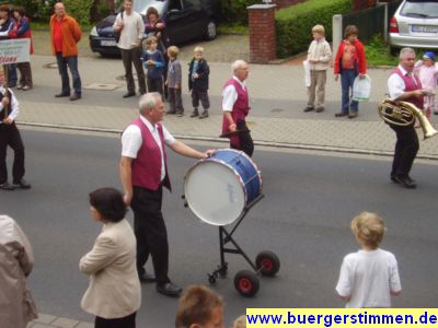 Pressefoto: http://www.buergerstimmen.de/ , 2009 © Dieses Gefährt wäre sicher ein Kandidat für den Göttinger Innovationspreis, wenn es käuflich zu erwerden wäre.JPG