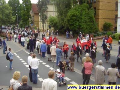 Pressefoto: http://www.buergerstimmen.de/ , 2009 © Statt des Standard grau-schwarz-grün präsentierte sich die Schützenabteilung von ESV RotWeiß in den Vereinsfarben.JPG