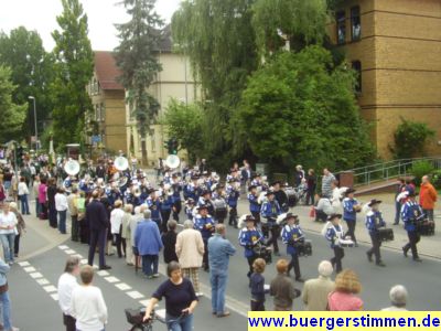 Pressefoto: http://www.buergerstimmen.de/ , 2009 © Der musikalisch beste Fanfarenumzug - er spielte Popsongs, die man aus em Radio kennt.JPG
