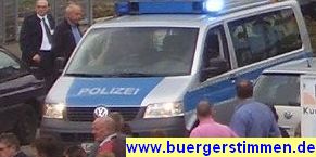 Pressefoto: http://www.buergerstimmen.de/ , 2009 © Die Aufschrift beweist - Es ist nicht der Dienstwagen vom Göttinger Ordnungsamt, dass mit einem Polizeiwagen-Plagiat rumgurkt.jpg