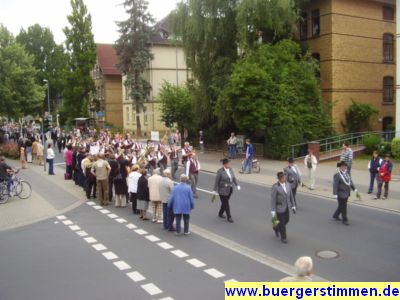 Pressefoto: http://www.buergerstimmen.de/ , 2009 © Beim Umtzug hatten sie echt Glück mit dem Wetter.JPG