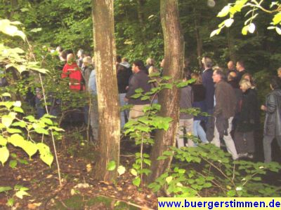 Pressefoto: http://www.buergerstimmen.de/ , 2009 © Besucherströme auf dem Weg zum KWP-Open-Air-Festival am Freitag.jpg