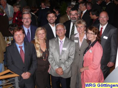 Pressefoto: , 2009 © Vorne Herr Bilstein, Frau Kreuer, Herr pro. Gabisch, Frau kleine, - Hinten- Herr Englund, Herr Fröhlich, Herr Barth, Herr Nachtwey.JPG