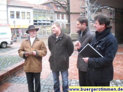 Pressefoto: http://www.buergerstimmen.de/ , 2011 © Harald Storz, Pastor St. Jacobi, Uwe Eckstein, Gerüstbau Menke, Marko Duchow, Mercedes Benz Göttingen, Wolfgang Beisert, Beisert & Hinz Werbeagentur