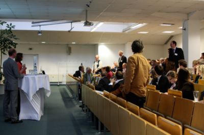 Pressefoto: http://www.pfh.de/ , 2011 © Interaktives beim Interview - Es sollten diejenigen aufstehen, die sich mit der Erstellung von Website beschäftigen - Foto von PFH Göttingen