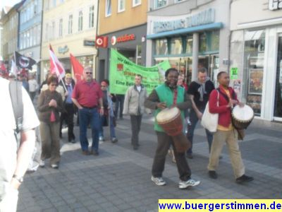 Pressefoto: http://www.buergerstimmen.de/ , 2011 © Während der 1.Mai Demonstration in Göttingen war für musikalische Begleitung gesorgt