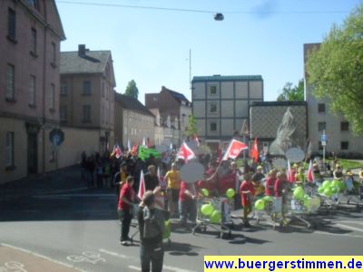 Pressefoto: http://www.buergerstimmen.de/ , 2011 © Gegen viertel vor elf geht es los - die 1. Mai Demo in Göttingen